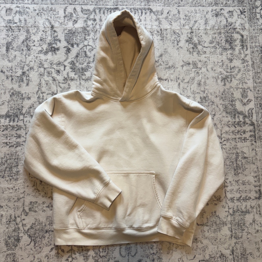 Cream Aritzia sweatshirt